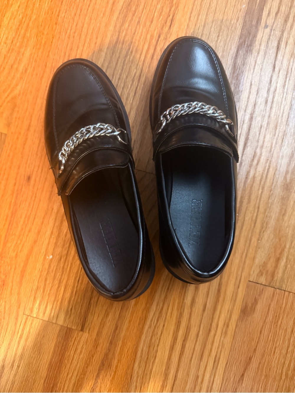 Women's Black Leather Chain-Accent Loafers